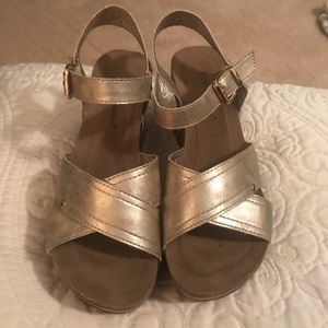 Vintage gold wedge sandal